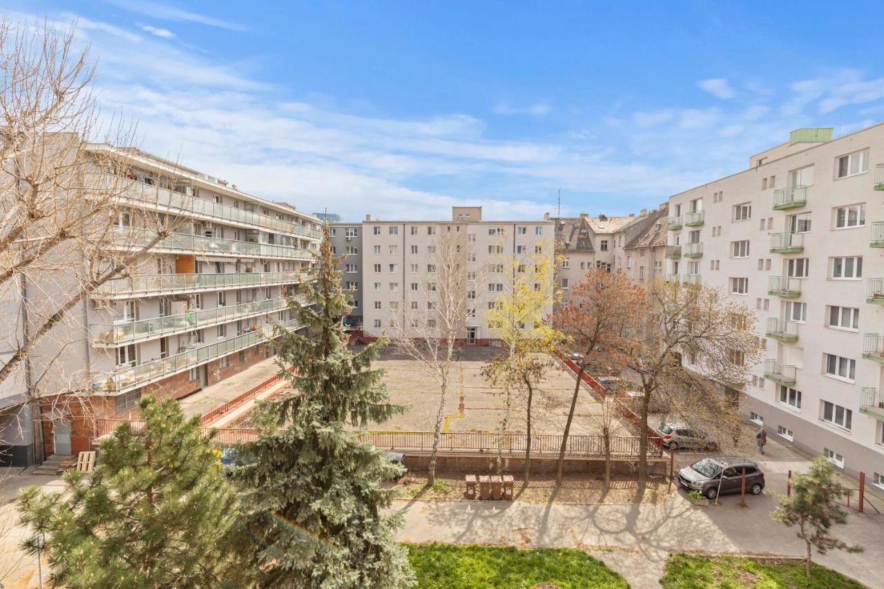 Апартаменты Lam Concrete - Ac - Balcony Братислава Экстерьер фото